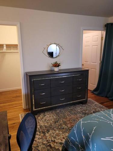 Cozy 3-bedroom family home in Newark, USA
