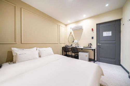 Standard - Check-In Mon-Thu 2 PM, Fri-Sat 9 PM