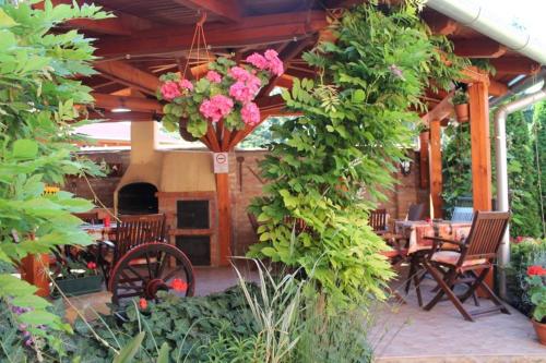 陽台/露台, Rozmann Family Panzio & Apartmanhaz in 蒂桑拉洛姆瓦洛斯