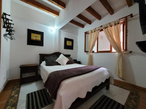 Standard Double Room image 7