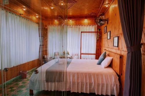 King Room with Garden View image 10