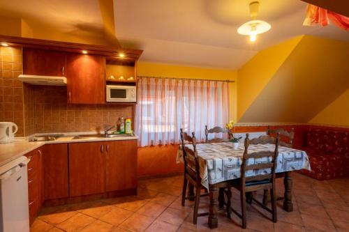 廚房, Rozmann Family Panzio & Apartmanhaz in 蒂桑拉洛姆瓦洛斯