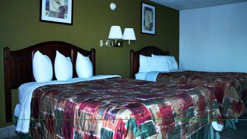 Royal Inn & Suites – Tyler, TX