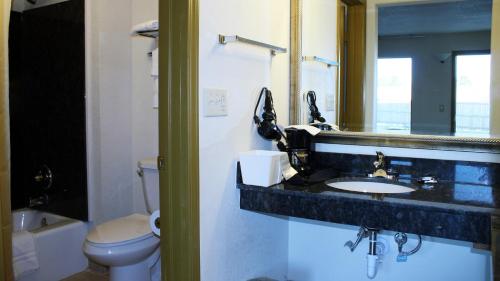 Royal Inn & Suites – Tyler, TX