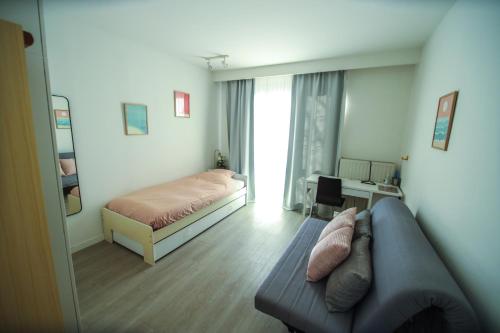 Privé kamer met chill room en gedeelde badkamer - rand Antwerpen - afrit E313 Wommelgem - vlakbij tramhalte lijn 9 en 24 - Pension de famille - Anvers