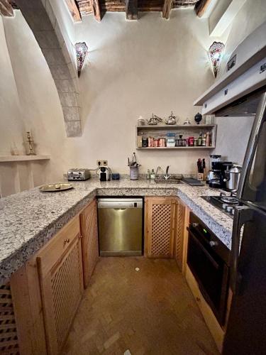 Beau riad en médina, lumineux et avec terrasse privée sur mer Beau riad en médina, lumineux et avec terrasse privée sur mer