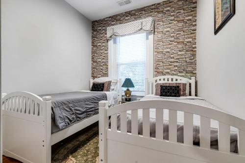 E2 Centrally located in Carytown fully fenced in Richmond, USA