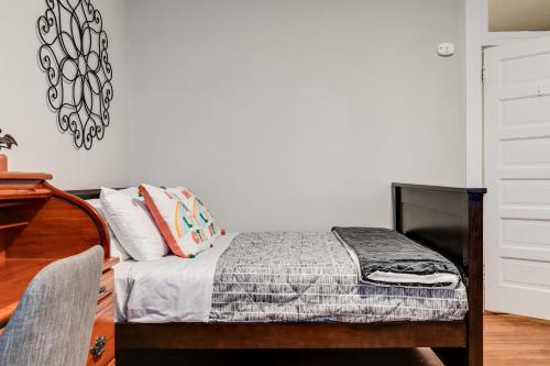 E2 Centrally located in Carytown fully fenced in Richmond, USA