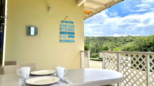 Ympäristö, Very quiet apartment with lots of privacy and a tub on the edge of a national park! in Savaneta