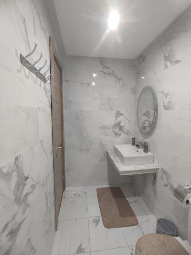 DLX02 - Appartement Deluxe 2 chambres - Centre Ville Oujda, Уджда (фото 6)