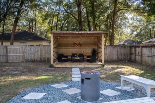 The Recharge - Springs , Tesla & EV Station , Pets in High Springs (FL)