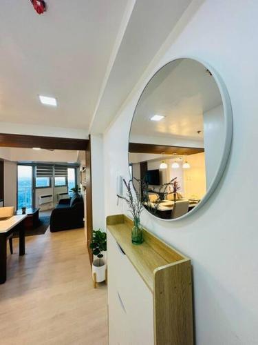 1 Bedroom - The Bali Getaway Azure North by THE BALI CORNER AT AZURE NORTH, High Floor, Big Balcony with Full View of Beach Resort Amenities, San Fernando (Foto 9)