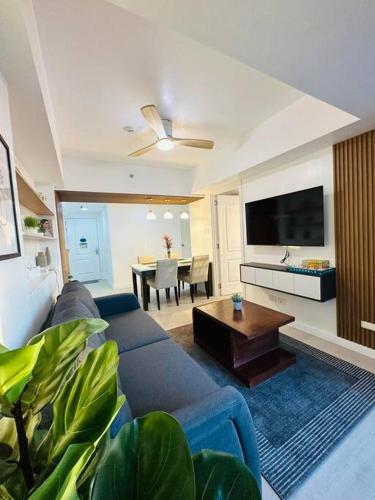 1 Bedroom - The Bali Getaway Azure North by THE BALI CORNER AT AZURE NORTH, High Floor, Big Balcony with Full View of Beach Resort Amenities, San Fernando (Foto 3)