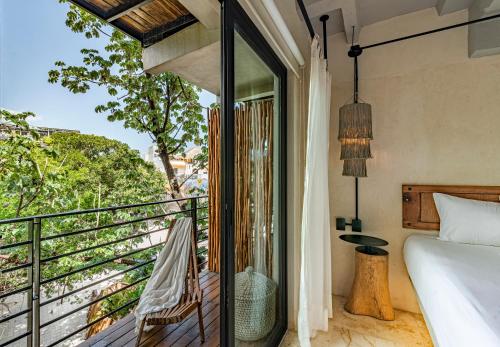beranda/teres, Caribbean Paradise Hotel Boutique & Spa by Paradise Hotels - 5th Av Playa del Carmen in Playa Del Carmen
