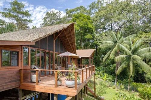 Luxury Villa Rainforest Estate with Pool in La Cabana