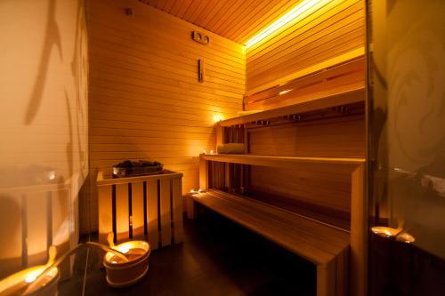 Queen Boutique Hotel - image 13