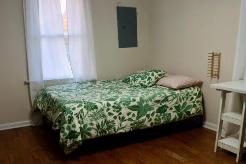 Cozy East Haven Apartment - Walk to Beach! in East Haven, USA
