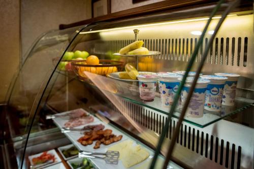 Gold Hotel & Apartments - image 11