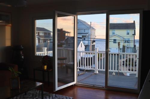 Cozy East Haven Apartment - Walk to Beach! in East Haven, USA