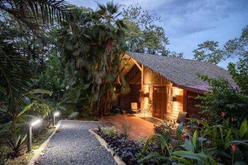 Luxury Villa plus 2 Cabins Rainforest Estate with Pool in La Cabana