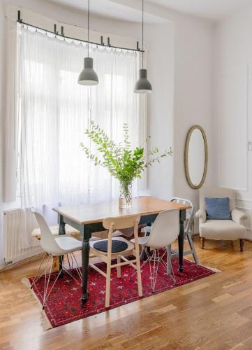 Charming and unique apartment with balcony by the Great Synagogue - image 8