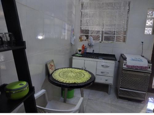 キッチン, Casa Inteira e Tranquila em Taboão da Serra (Casa Inteira e Tranquila em Taboao da Serra) in カンポ リンポ