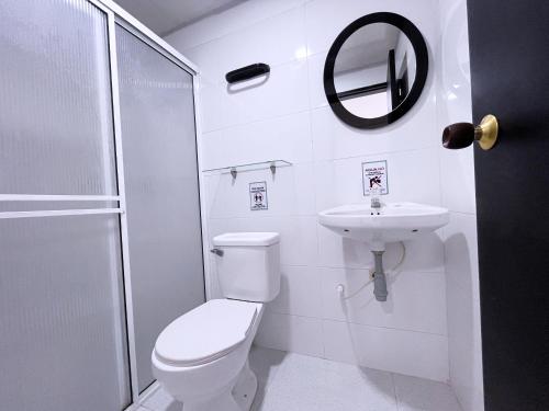 Standard Quadruple Room image 3