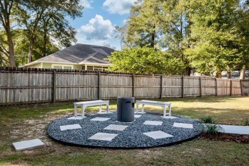 The Recharge - Springs , Tesla & EV Station , Pets in High Springs (FL)