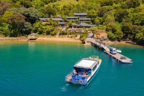 Accommodation in Lochmara Bay