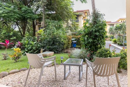 The Oaks Tamarindo Pool Front Condominiums fast wifi in La Garita Nueva