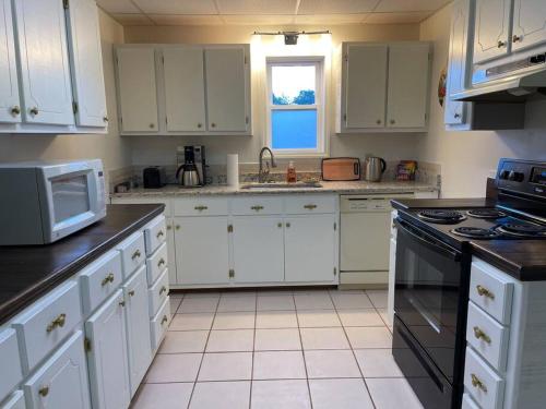 Three bedroom guest quarters on a cozy horse farm in Rutherfordton, USA