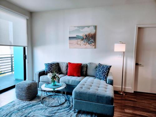 Apartment with Mountain View