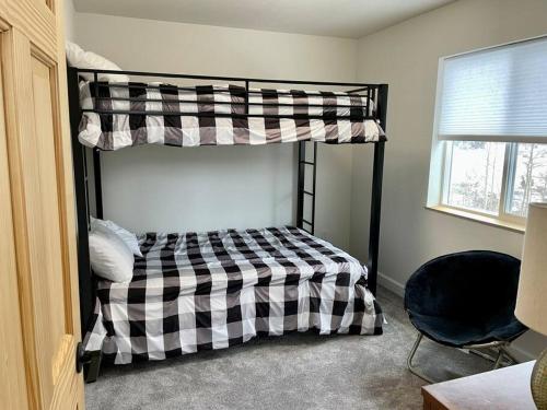 Modern Alma Home, Walk to Main St, Amazing Views, 16 mi to Breck! in Alma, USA