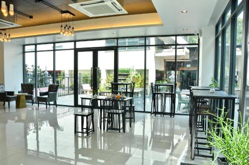 ห้องอาหาร, โรงแรมนอน ริเวอร์ไซด์ กรุงเทพ (NORN Riverside Bangkok Hotel) near สะพานปิ่นเกล้า