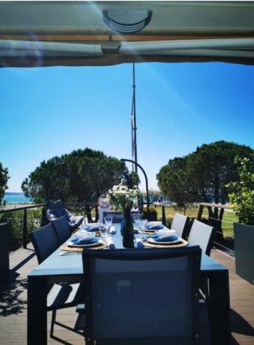 Marinavita - a floating house in 魯斯亞