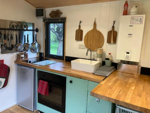 1 Bed converted Railway Wagon near Crickhowell