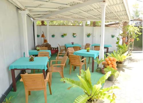 Facilities, Traveller's Hotel Hikkaduwa in Hikkaduwa