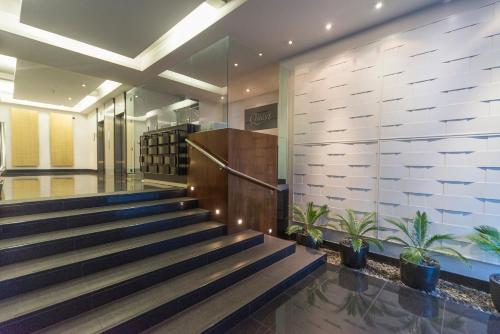 Comfortable & Cozy - Newly Furnished 'Quays' Share Save Comfortable & Cozy - Newly Furnished 'Quays' Share Save