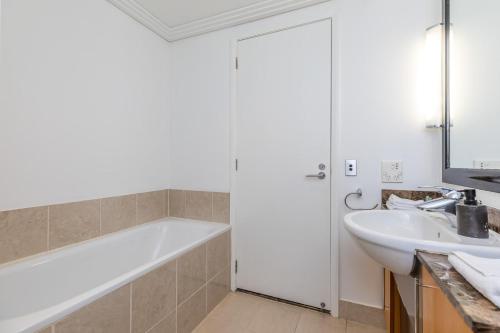 Comfortable & Cozy - Newly Furnished 'Quays' Share Save Comfortable & Cozy - Newly Furnished 'Quays' Share Save