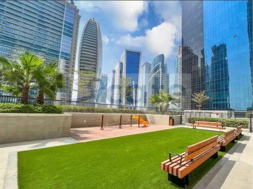 Brand New 1 BR Apt w/ huge balcony in Business Bay - image 5