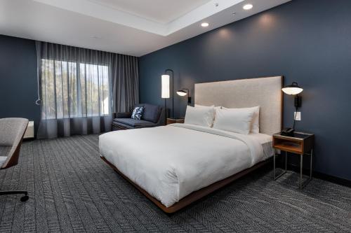 King Guest Room with Sofa Bed