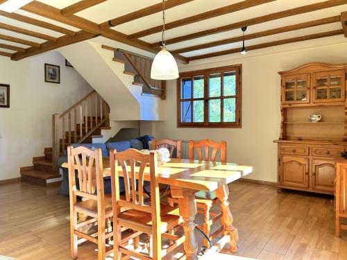 Dúplex familiar i de muntanya a Escaló by RURAL D'ÀNEU (Duplex familiar i de muntanya a Escalo by RURAL D'ANEU) in La Guingueta D'Anū