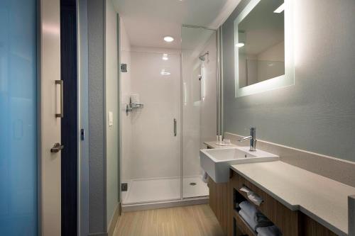 SpringHill Suites by Marriott New Smyrna Beach - 화장실