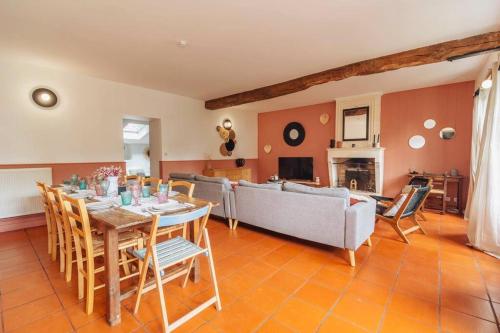 Közös társalgó / TV, LE GRAND FRANC gite cosy proche tous commerces in Tonnay-Charente