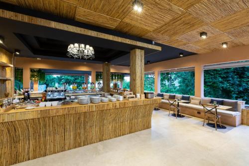 Restaurant, Amala Grand Bleu Resort Hilltops in Kamala