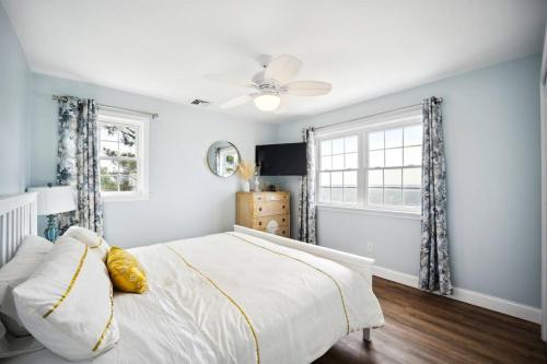 Sunrise Cove - Oceanfront Bliss Luxury Beach Retreat in East Haven, USA