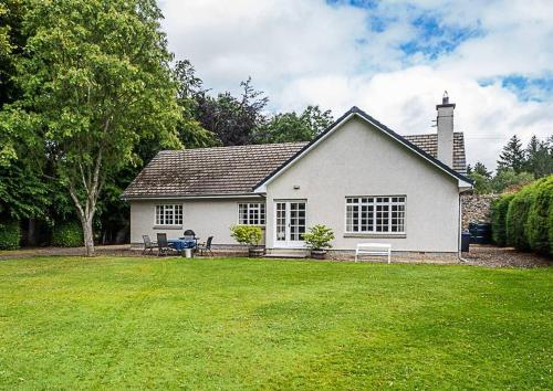 FISHING LODGE. A cosy and secluded cottage