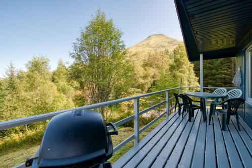 B&B Crianlarich - 2 bedroom lodge sleeps 4 loch and mountain view - Bed and Breakfast Crianlarich