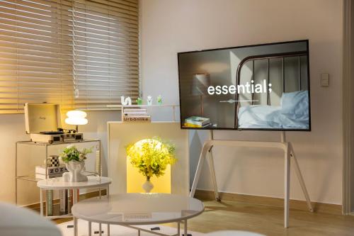 Free pick-up, 4 Beds, near Gangnam, Hongdae, Subway 8 mins, Spacious, Soul