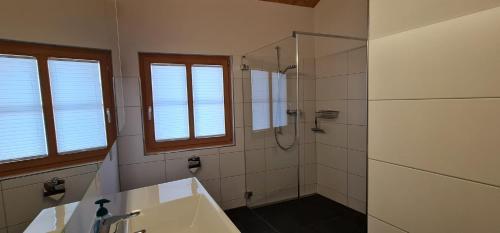 Vonios kambarys, Schönste Ferienwohnung mit Panoramablick in Ftan im Unterengadin (Schonste Ferienwohnung mit Panoramablick in Ftan im Unterengadin) in Ftanas